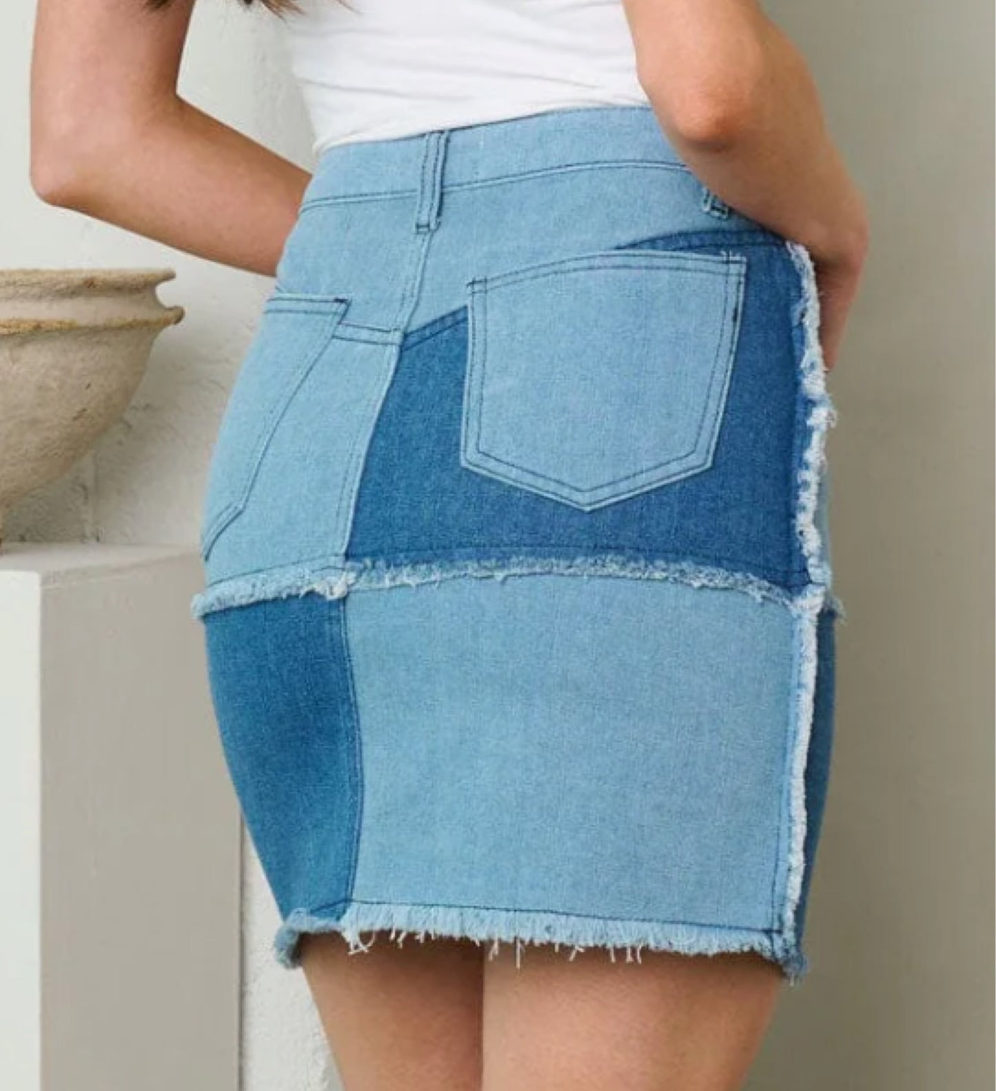 WOMEN'S TWO TONE POCKETS DENIM MINI SKIRT