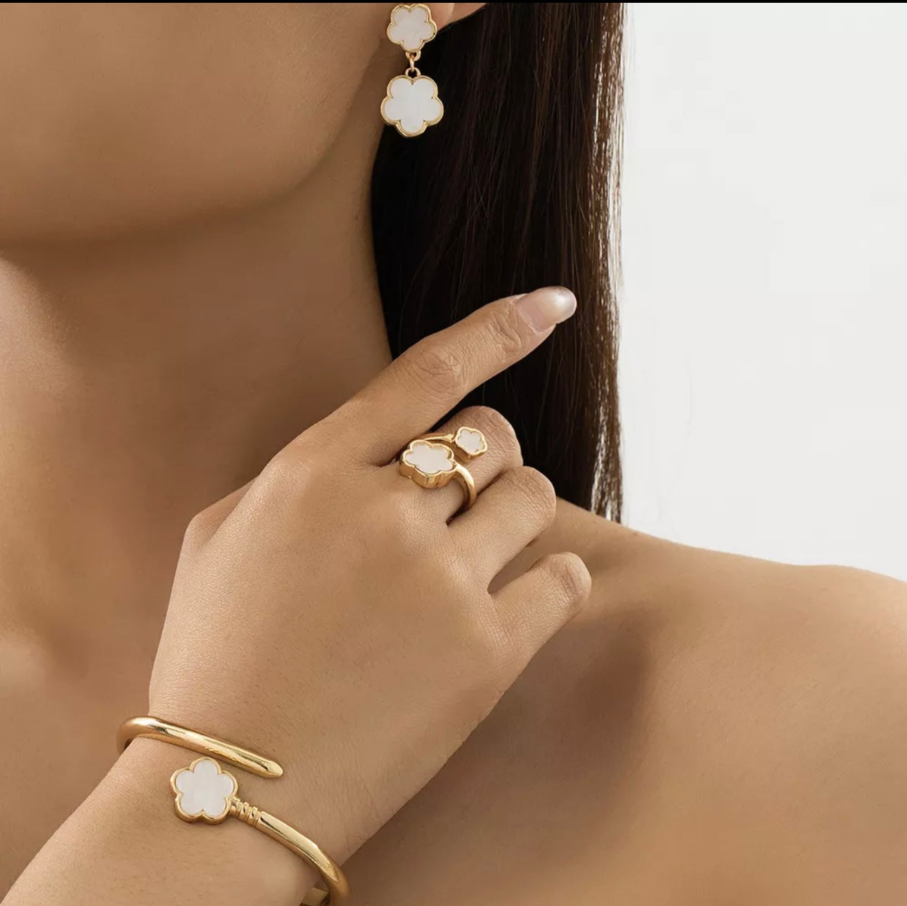 Gold and white Bella Flower Jewelry Set