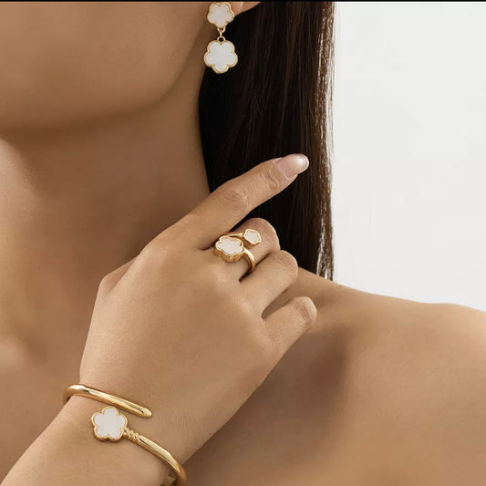 Gold and white Bella Flower Jewelry Set