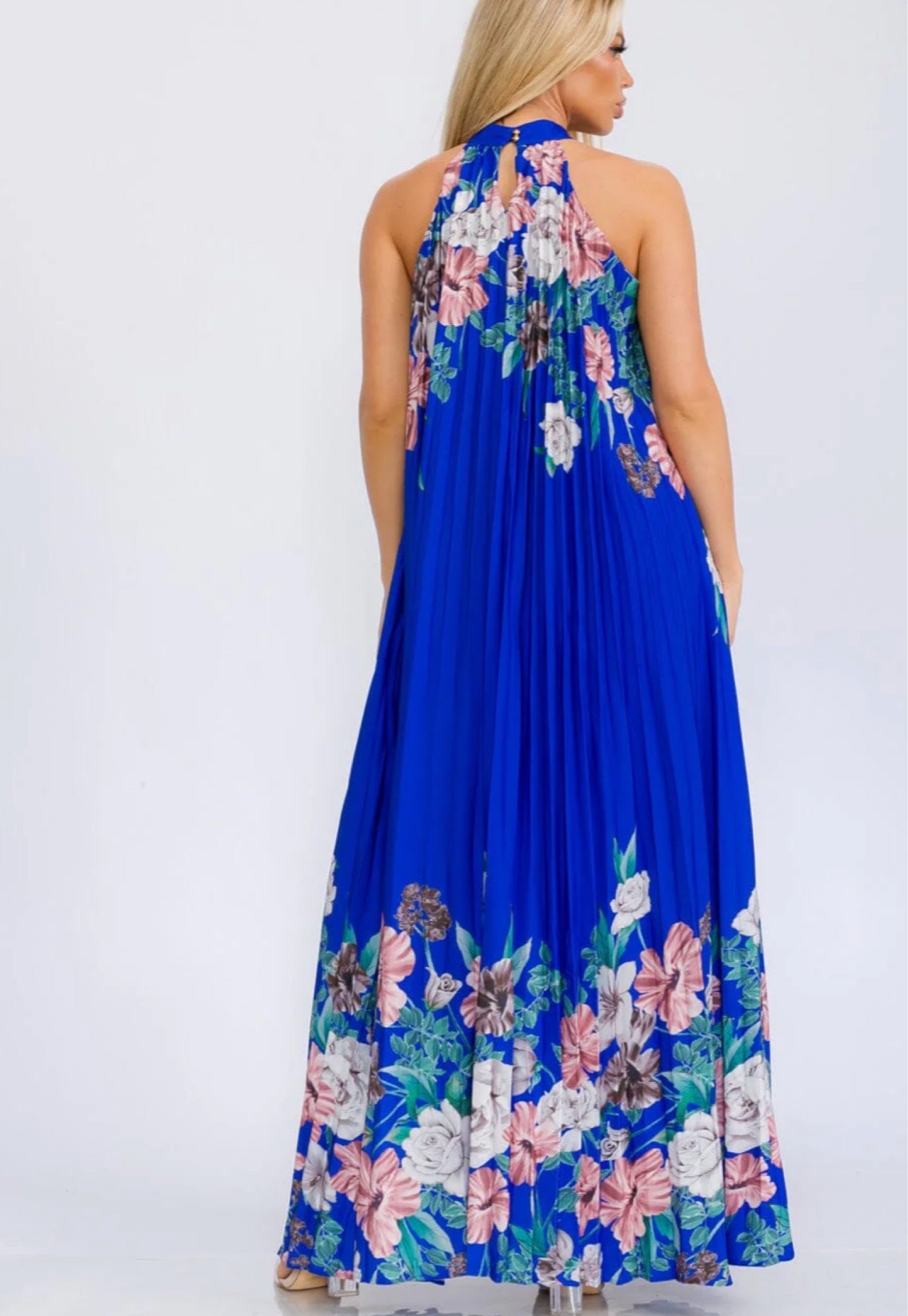 SLEEVELESS HALTER NECK PLEATED maxi dress