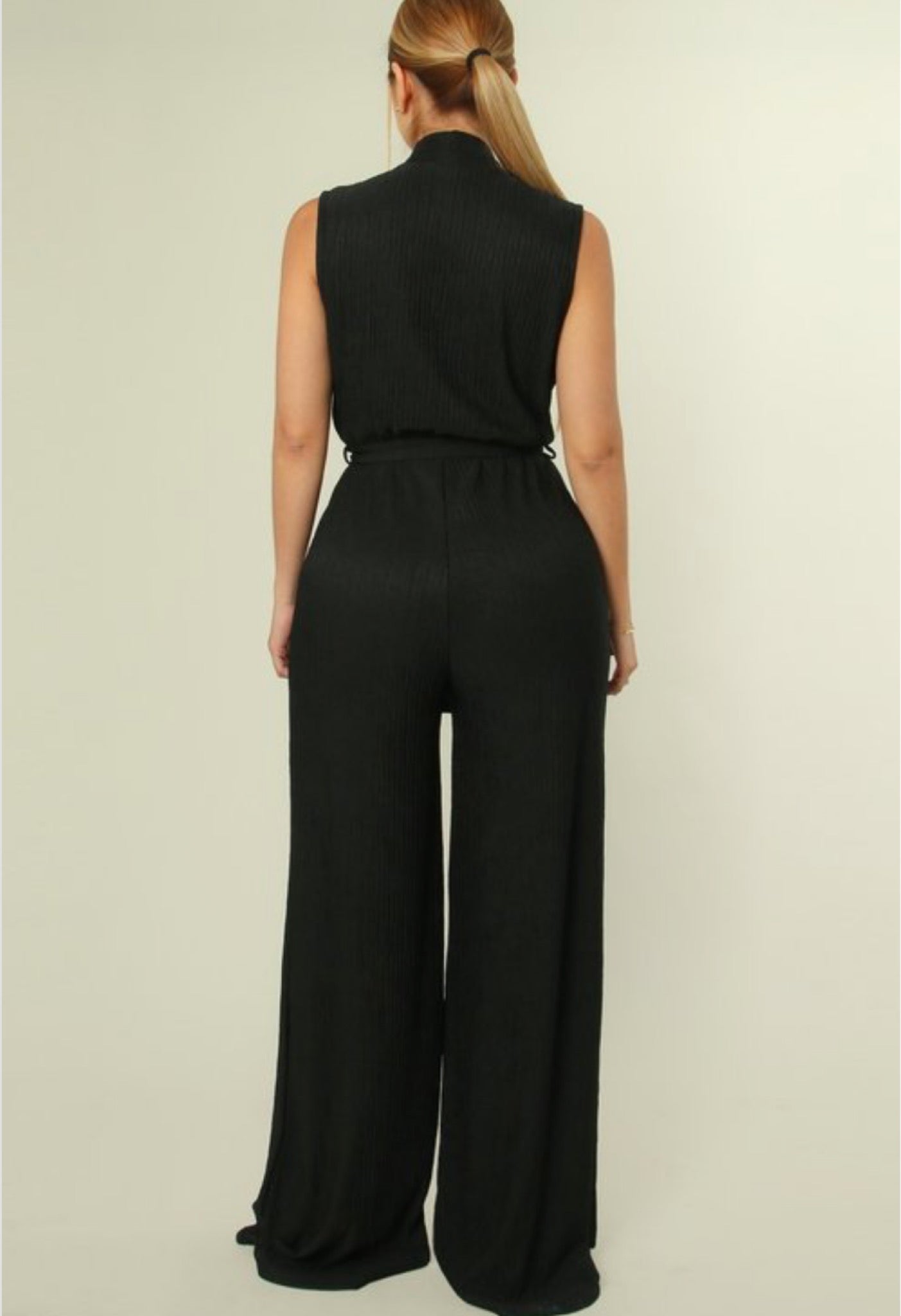 SOLID COLOR PATTERN SLEEVELESS PLEATED JUMPSUIT. WAIST TIE