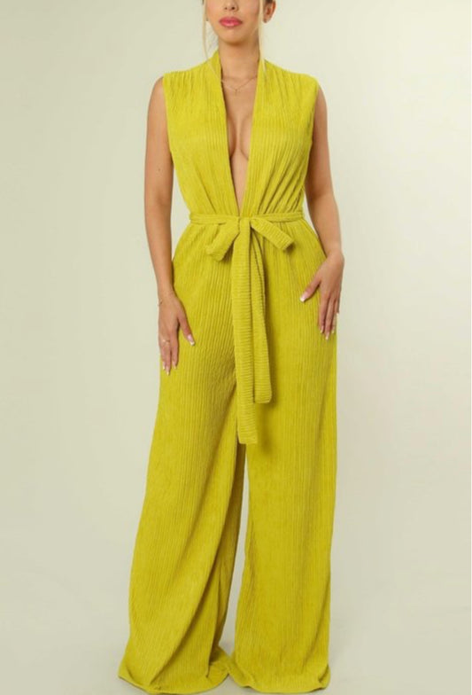 SOLID COLOR PATTERN SLEEVELESS PLEATED JUMPSUIT. WAIST TIE